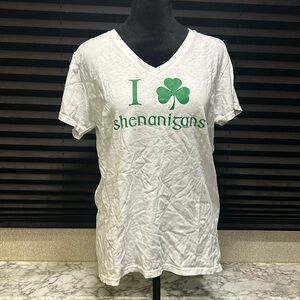 Gildan Women’s St. Patty’s Day Graphic‎ Print White w Green V-Neck T-Shirt Large